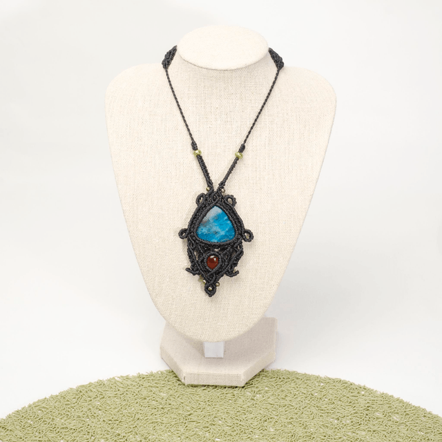 Collier en micromacramé apatite et cornaline