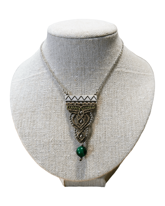 Collier ethnique Malachite  – Micro Macramé & Zamac
