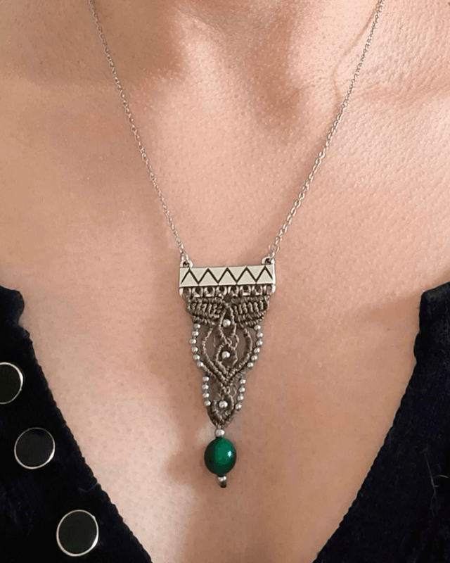 Collier ethnique Malachite  – Micro Macramé & Zamac