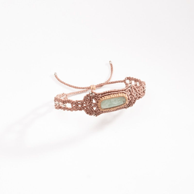 Bracelet Aquamarine Bleue et Perles Argentées – Élégance Marine en Micro-Macramé