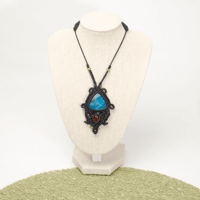 Collier en micromacramé apatite et cornaline
